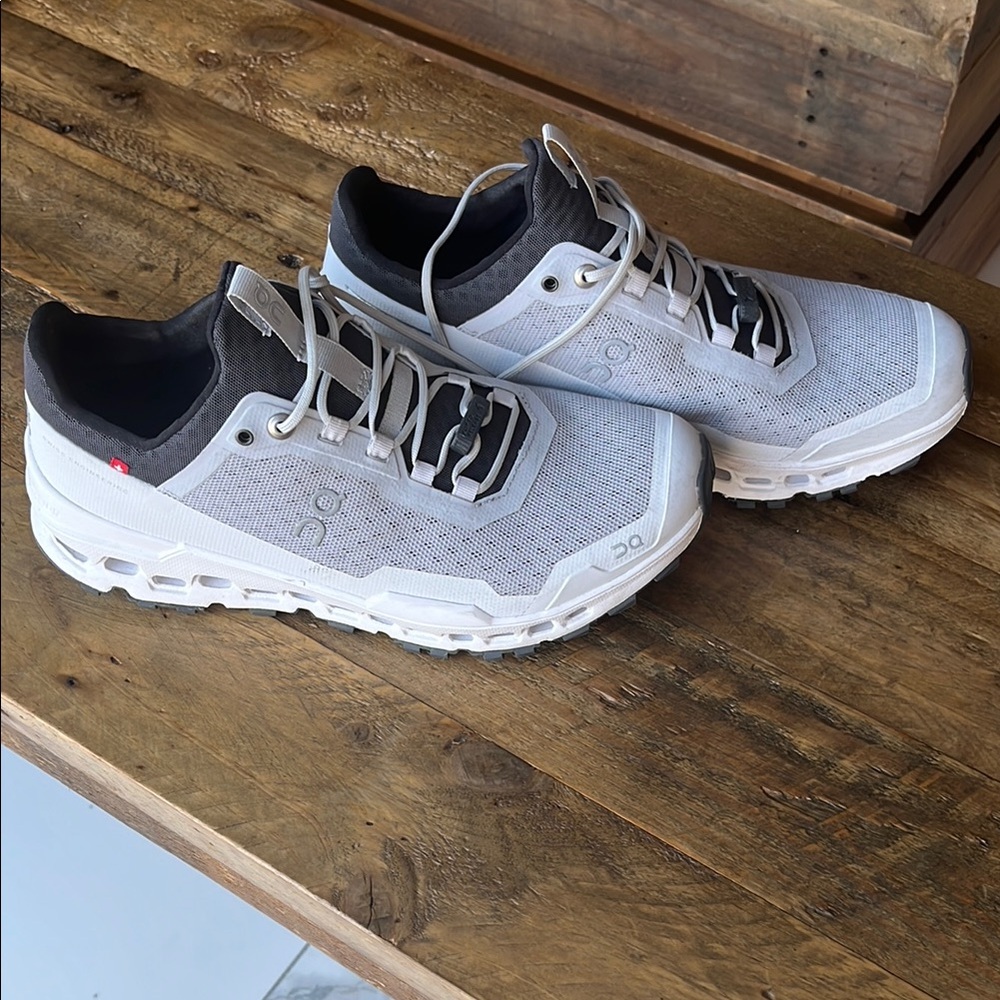 On Running Women’s Shoes - White and Black